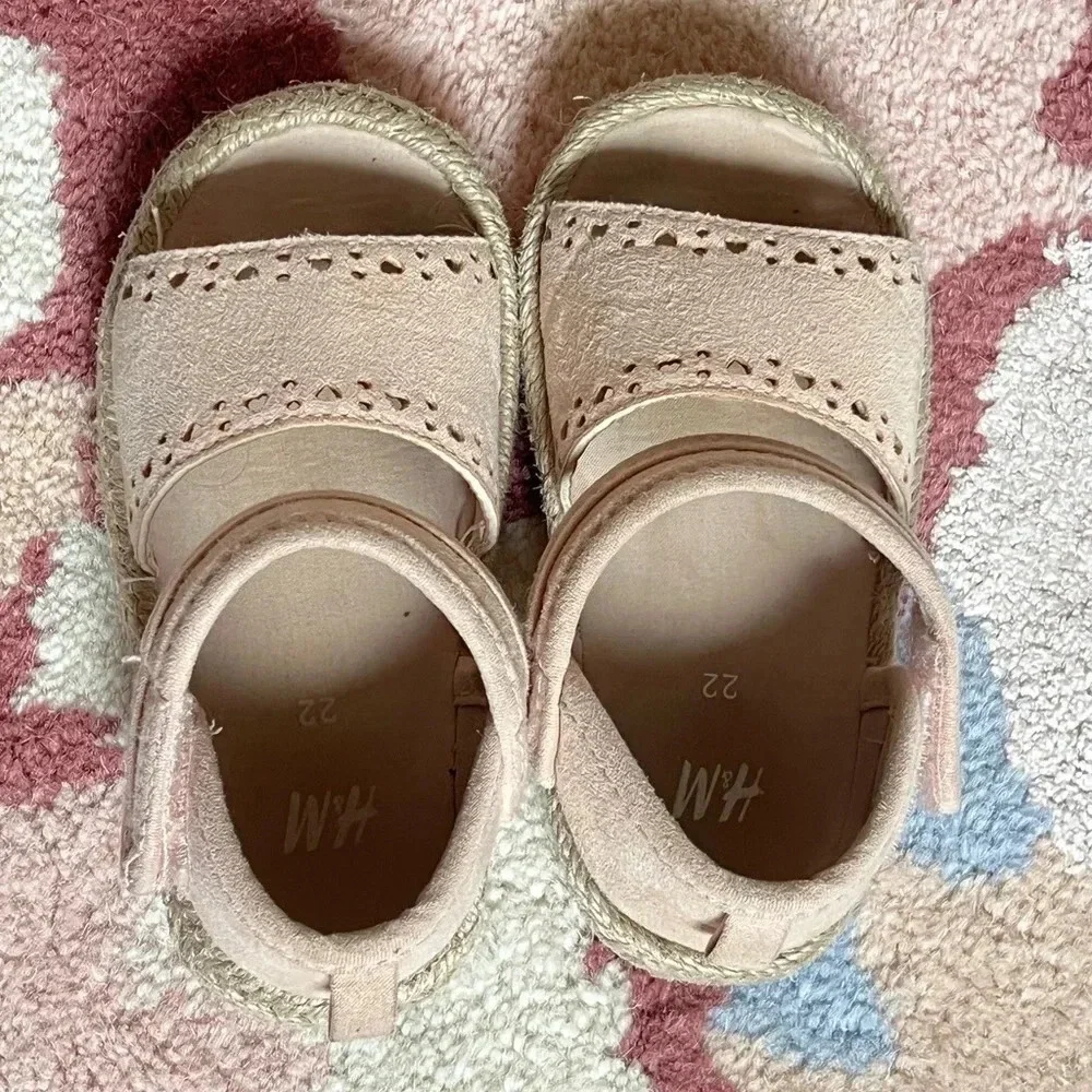 H&M baby girl shoes sandals espadrilles suede hearts blush pink beige toddler